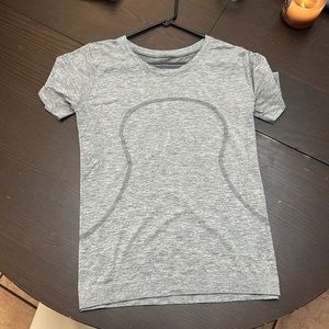 Lululemon t- shirt